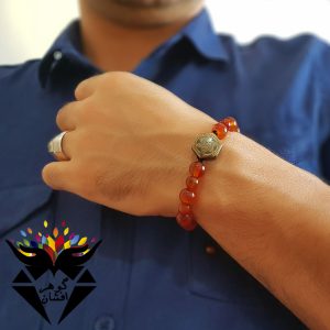 دستبند عقیق قرمز اصل با نگین حدید ستاره سلیمان و ستاره داوود